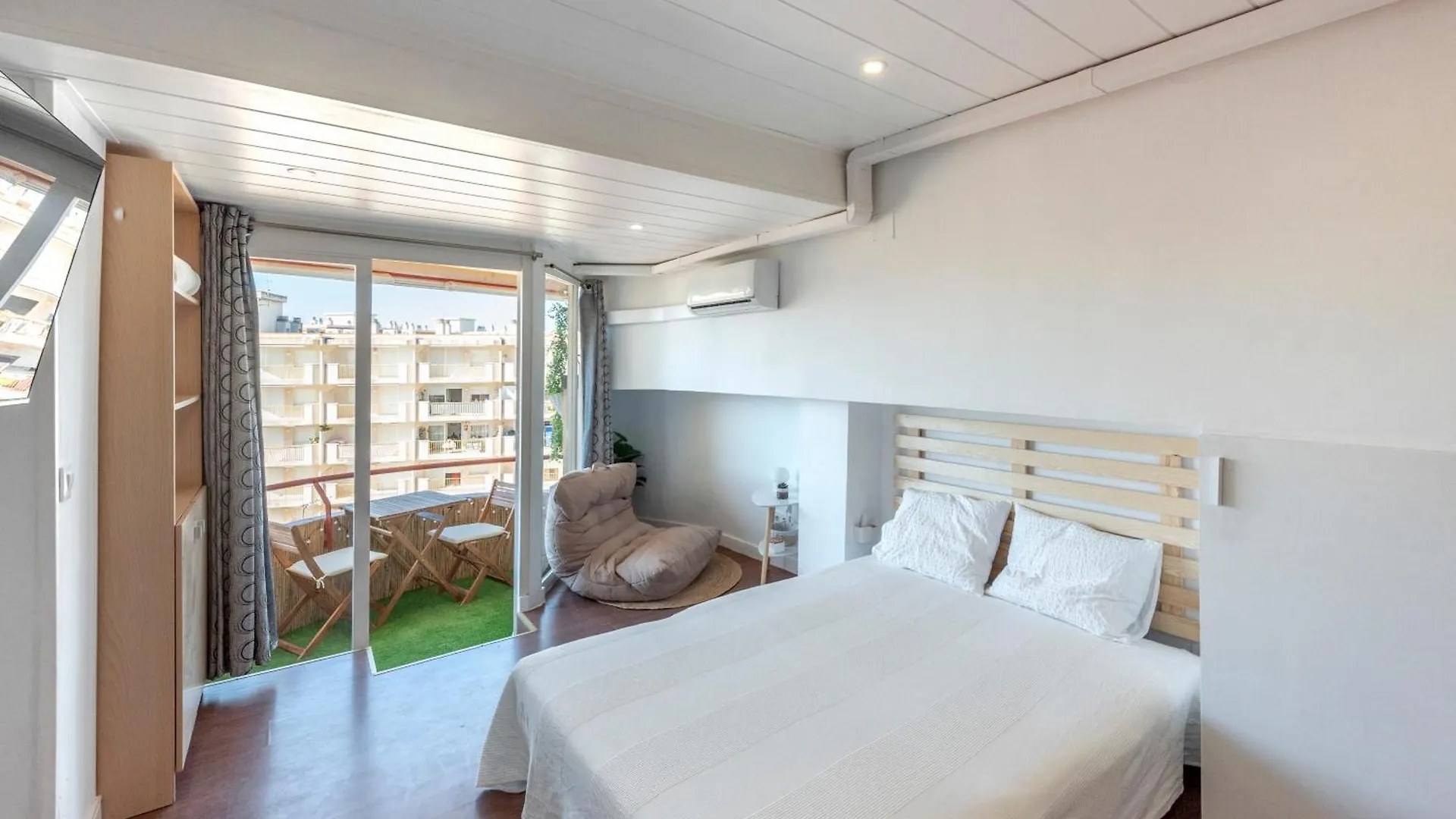 Apartment Beach & Fun: Cozy Studio La Pineda
