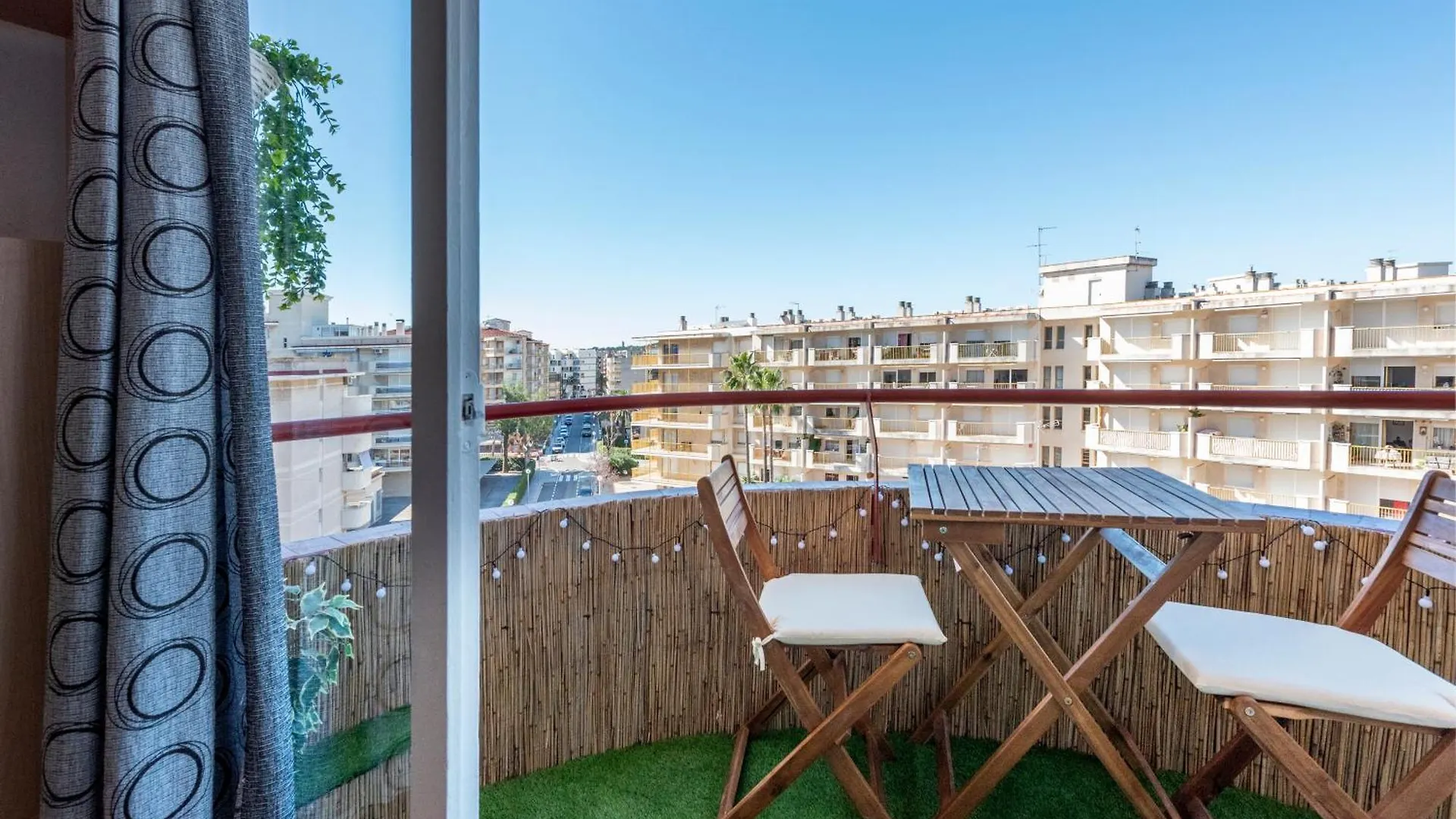 Beach & Fun: Cozy Studio La Pineda Spain