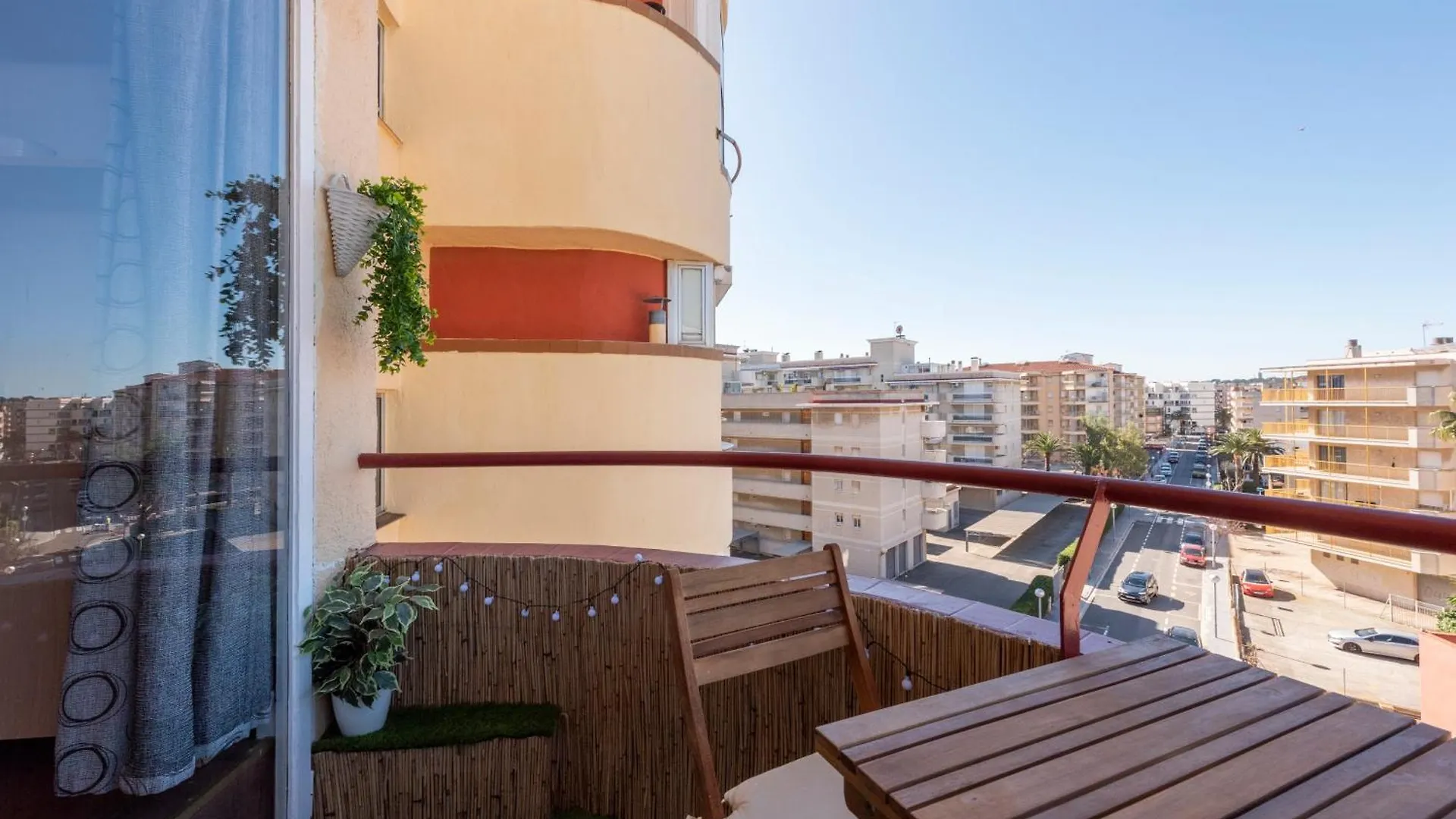 Beach & Fun: Cozy Studio La Pineda 0*,  Spain