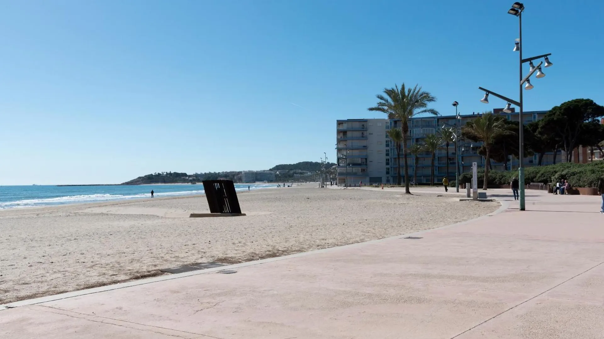 Beach & Fun: Cozy Studio La Pineda 0*,